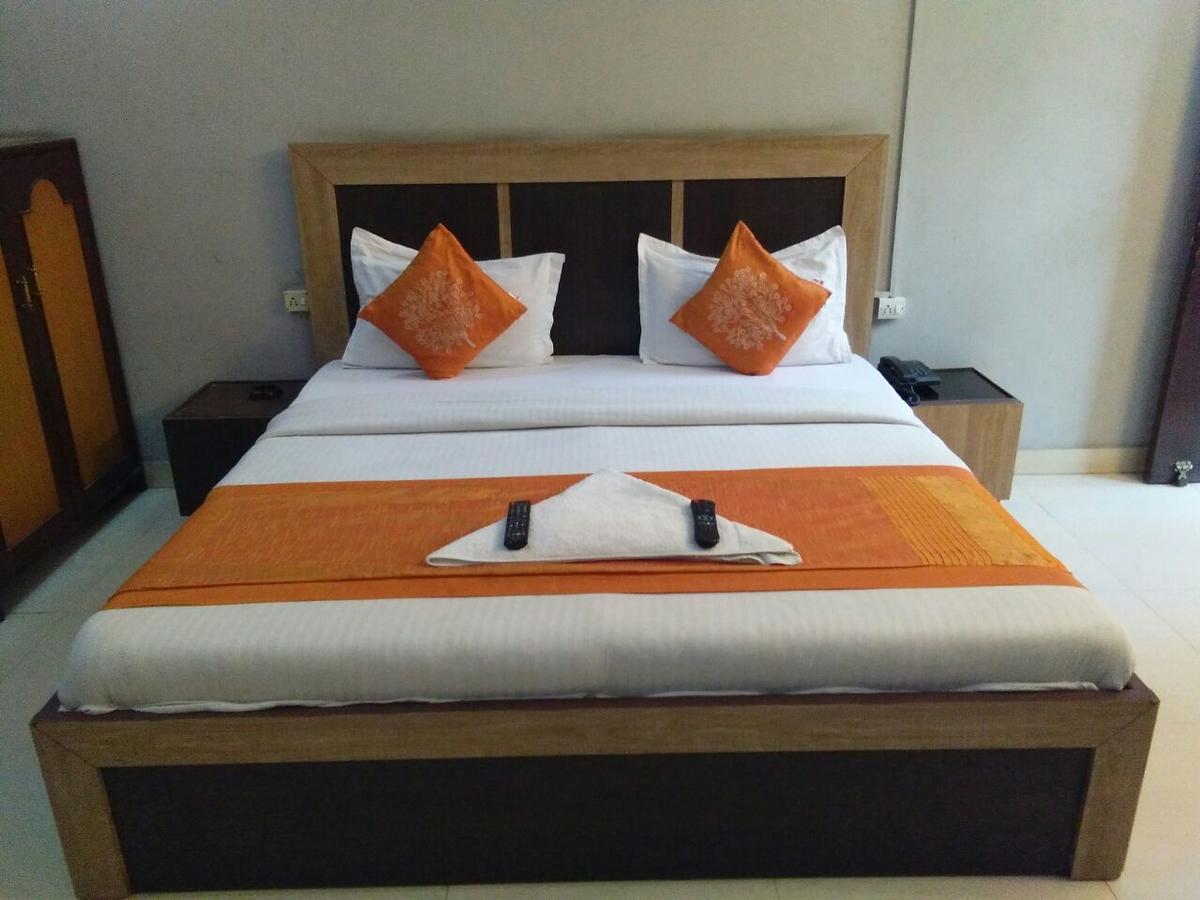 Hotel Samridhi Palace Juhi Bari Extérieur photo