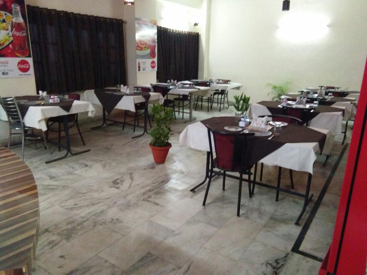 Hotel Samridhi Palace Juhi Bari Extérieur photo