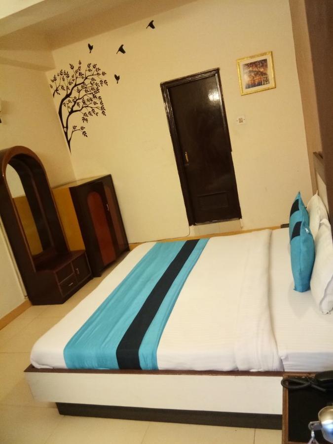 Hotel Samridhi Palace Juhi Bari Extérieur photo